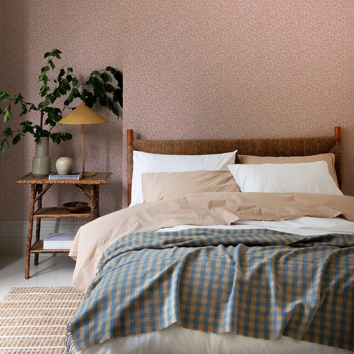 Pink Bloom Meadow Floral Wallpaper 6 Pink Bloom Meadow Floral Wallpaper - Image 4