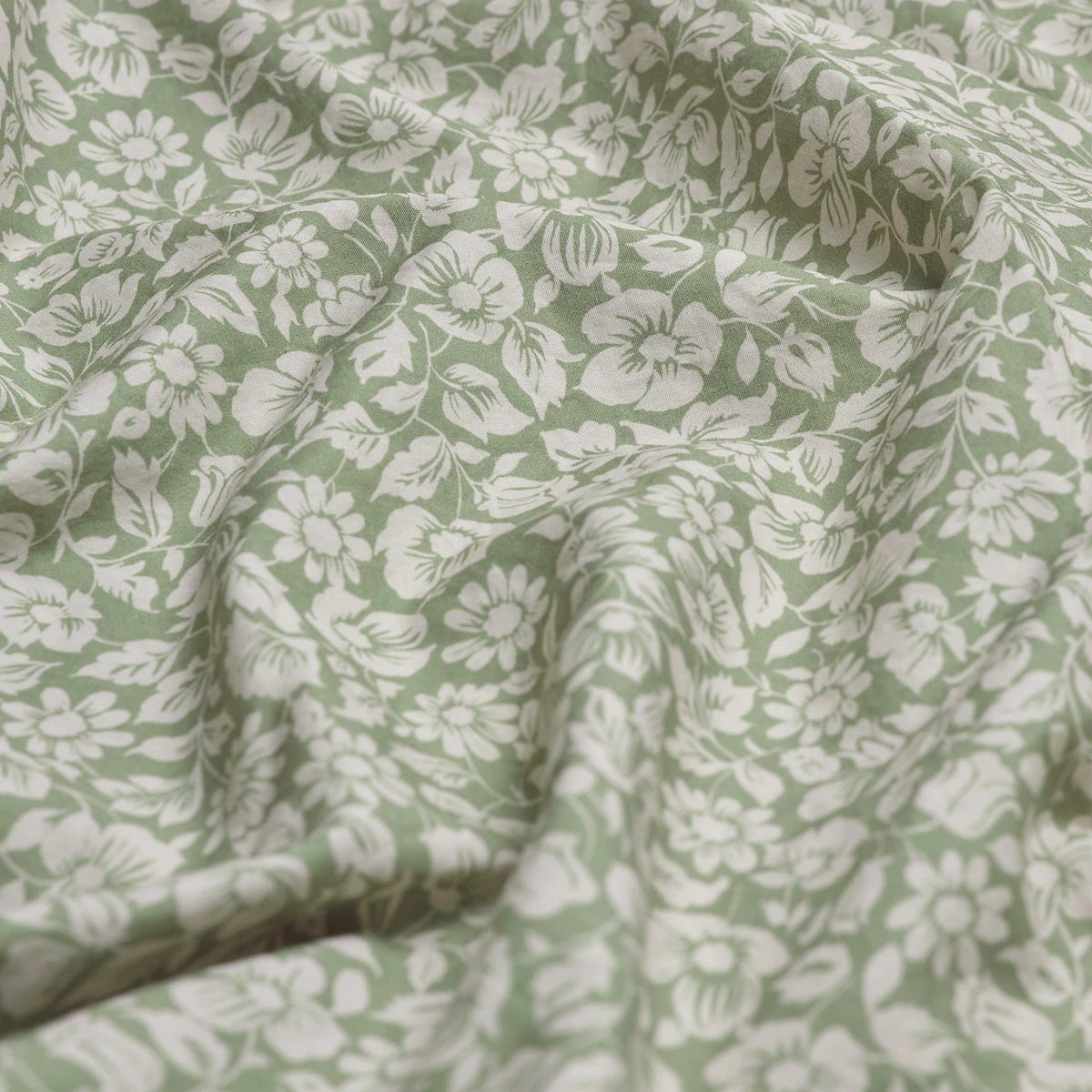 Pear Meadow Floral Printed Cotton Flat Sheet 4 Pear Meadow Floral Printed Cotton Flat Sheet - Image 2